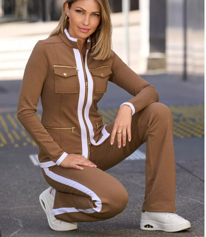 Costume décontracté femme – style unique et coloré